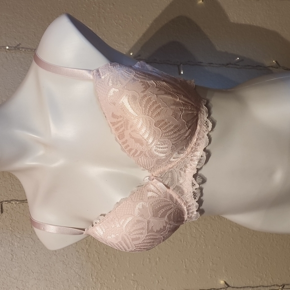New‎ w/out tag lace bra 36DD